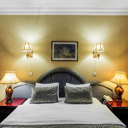 Ambassador Hotel อัลมาตี ภายนอก รูปภาพ