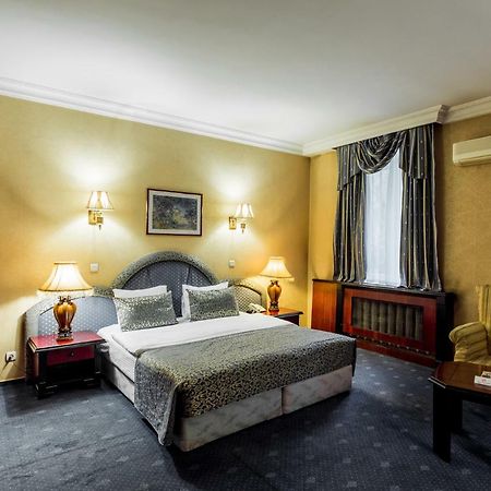 Ambassador Hotel อัลมาตี ภายนอก รูปภาพ