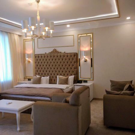 Ambassador Hotel อัลมาตี ภายนอก รูปภาพ