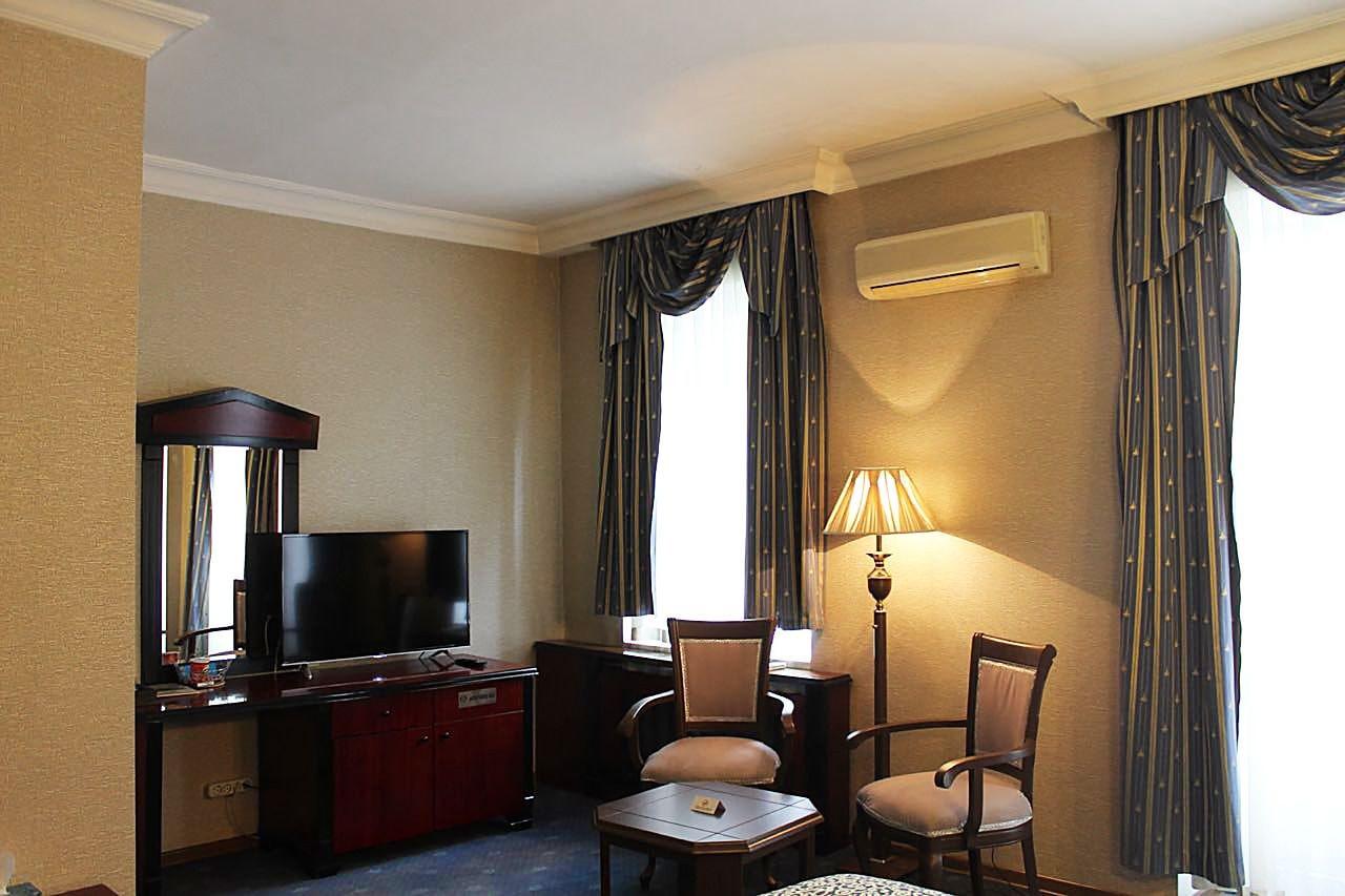 Ambassador Hotel อัลมาตี ภายนอก รูปภาพ