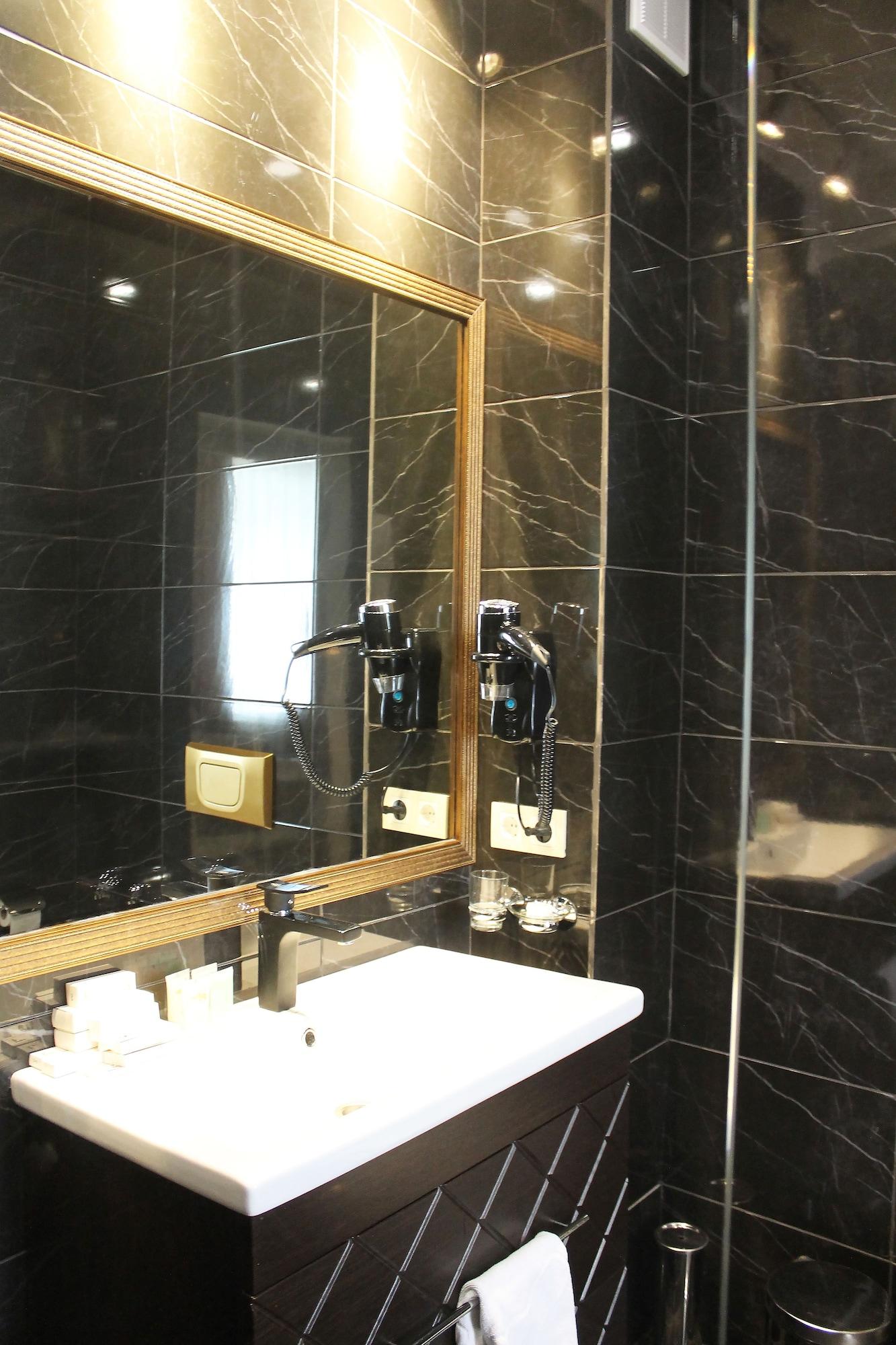 Ambassador Hotel อัลมาตี ภายนอก รูปภาพ