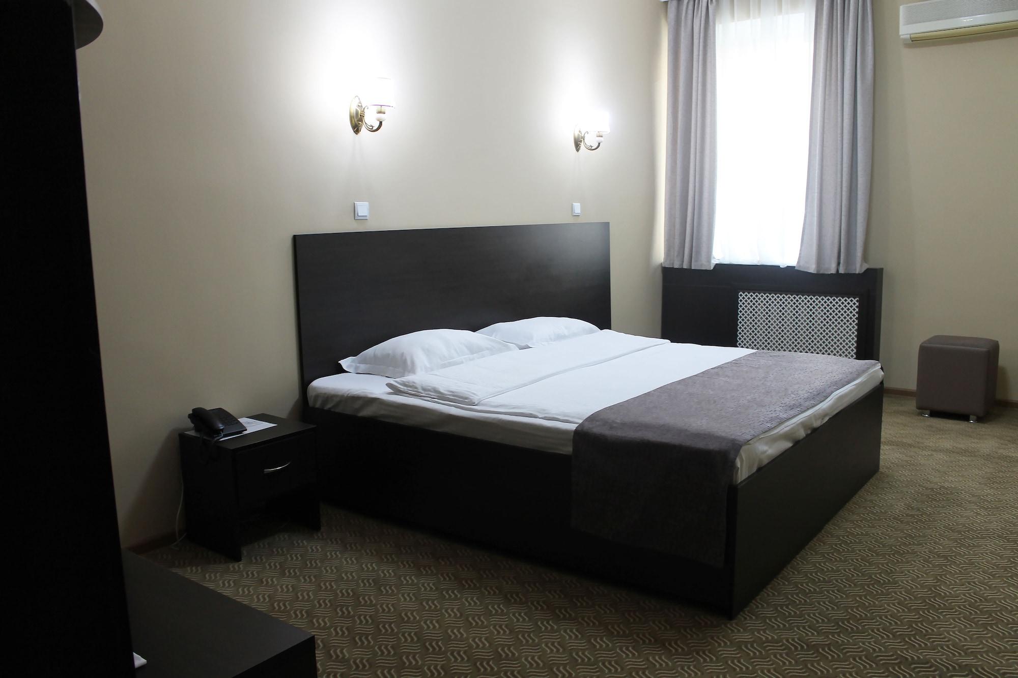Ambassador Hotel อัลมาตี ภายนอก รูปภาพ