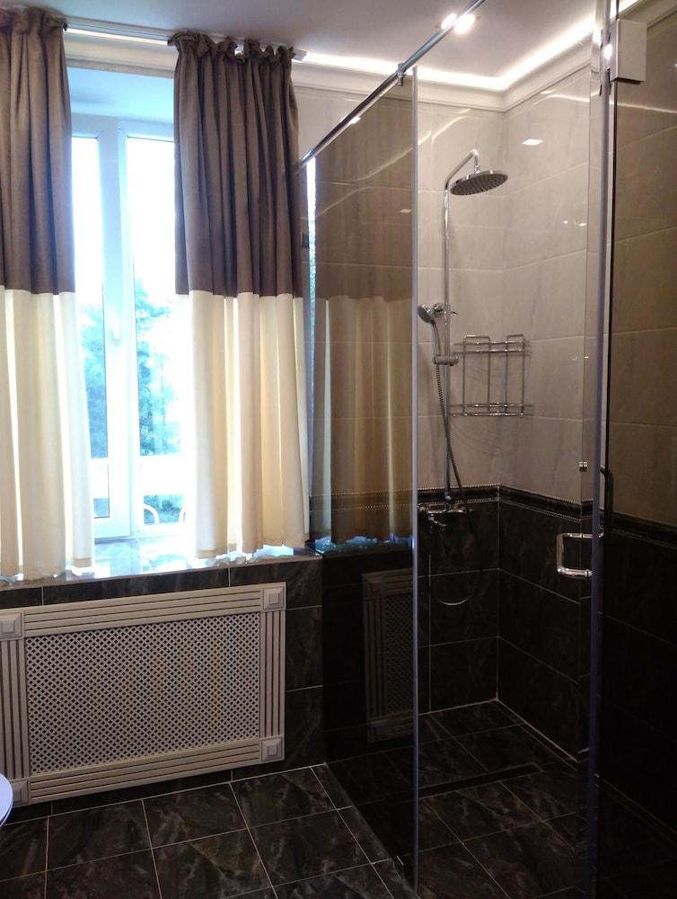 Ambassador Hotel อัลมาตี ภายนอก รูปภาพ