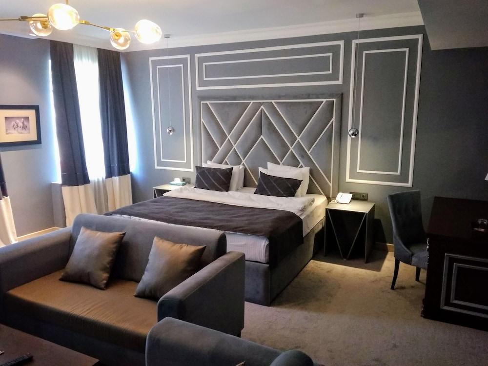 Ambassador Hotel อัลมาตี ภายนอก รูปภาพ
