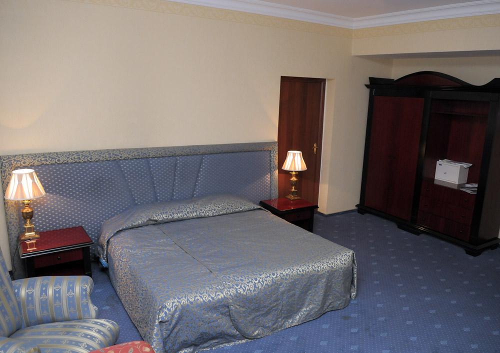 Ambassador Hotel อัลมาตี ภายนอก รูปภาพ