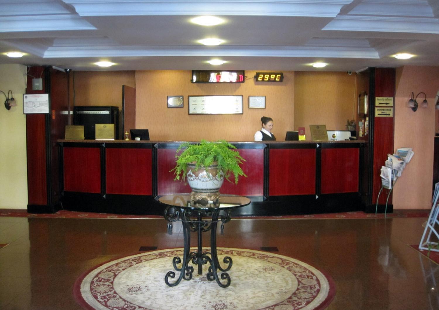 Ambassador Hotel อัลมาตี ภายนอก รูปภาพ