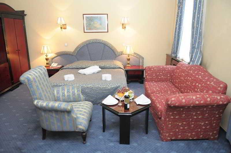 Ambassador Hotel อัลมาตี ภายนอก รูปภาพ
