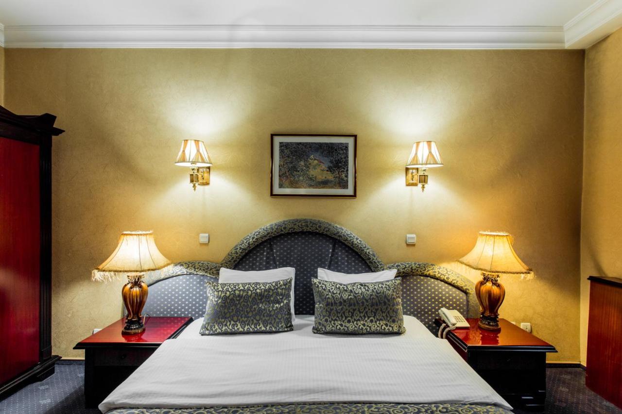 Ambassador Hotel อัลมาตี ภายนอก รูปภาพ
