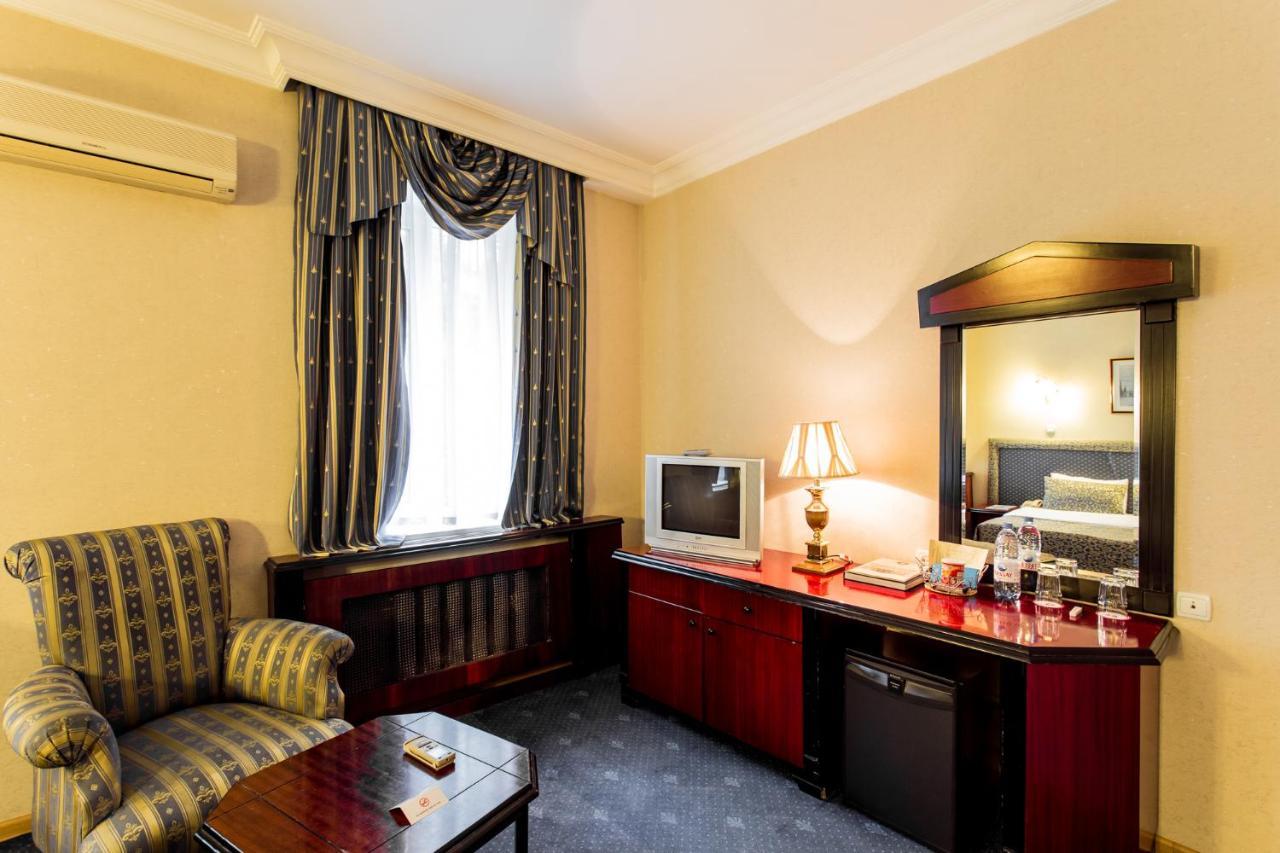 Ambassador Hotel อัลมาตี ภายนอก รูปภาพ