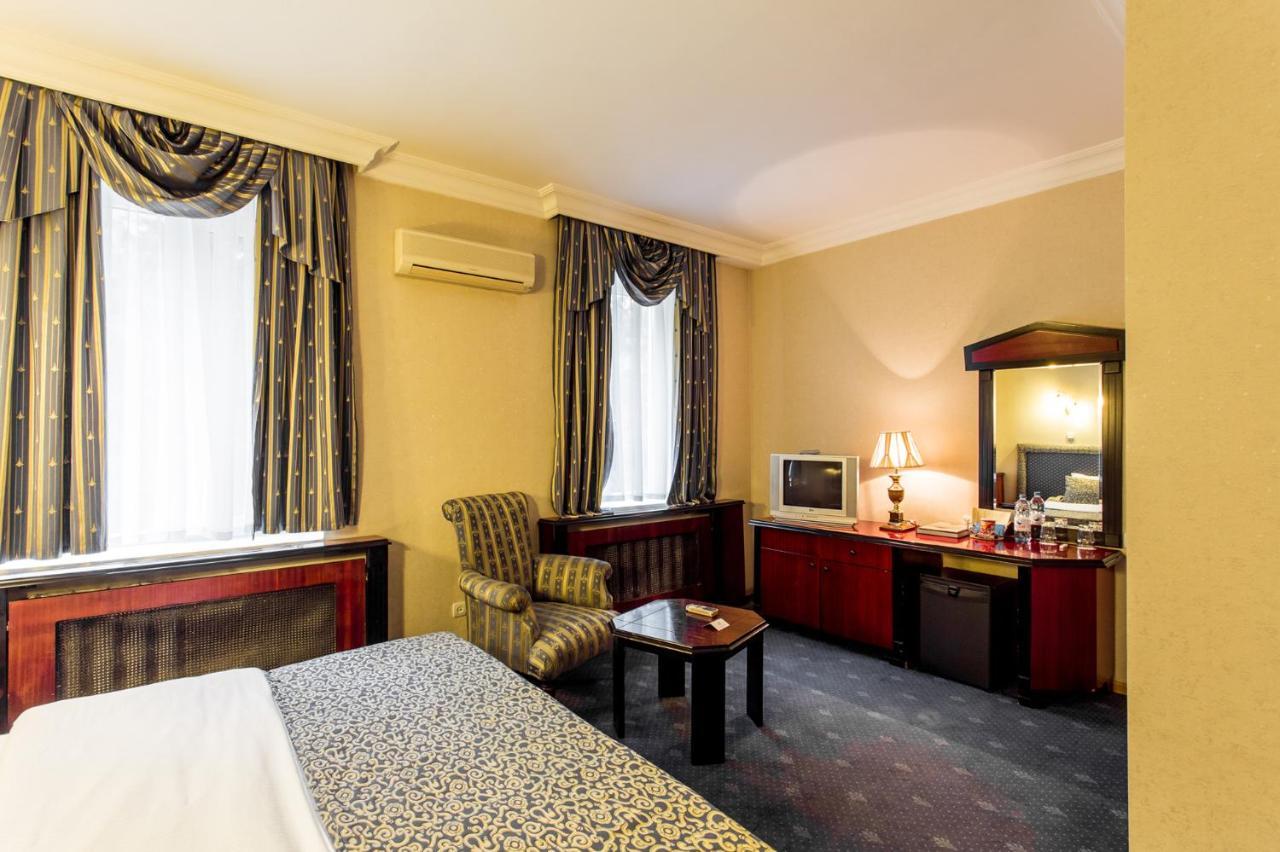 Ambassador Hotel อัลมาตี ภายนอก รูปภาพ