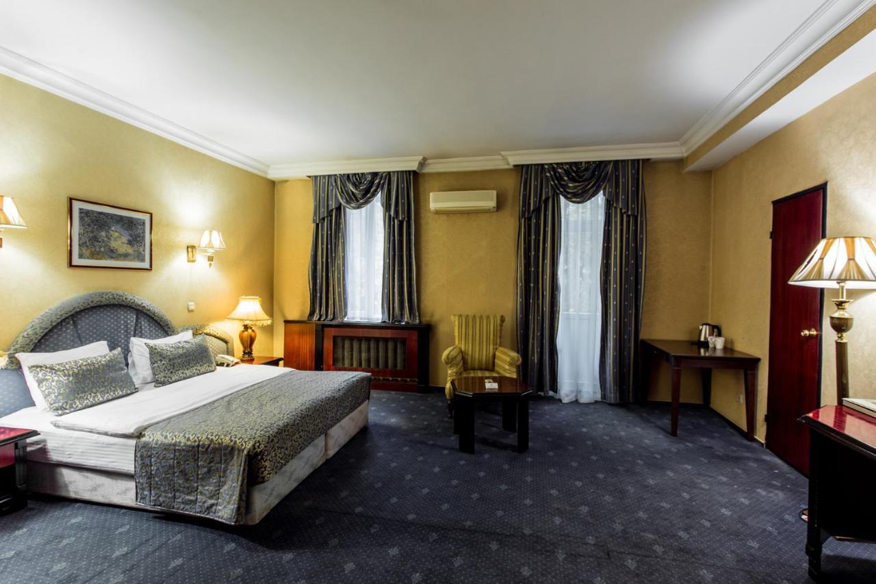 Ambassador Hotel อัลมาตี ภายนอก รูปภาพ