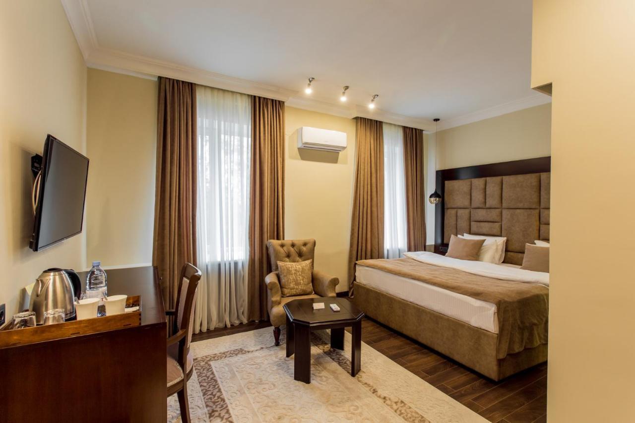 Ambassador Hotel อัลมาตี ภายนอก รูปภาพ