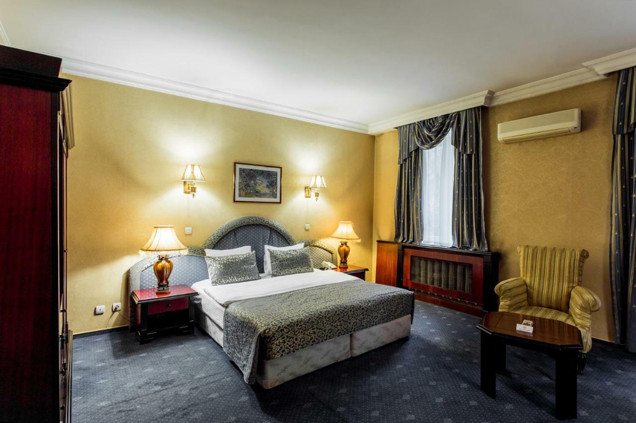 Ambassador Hotel อัลมาตี ภายนอก รูปภาพ